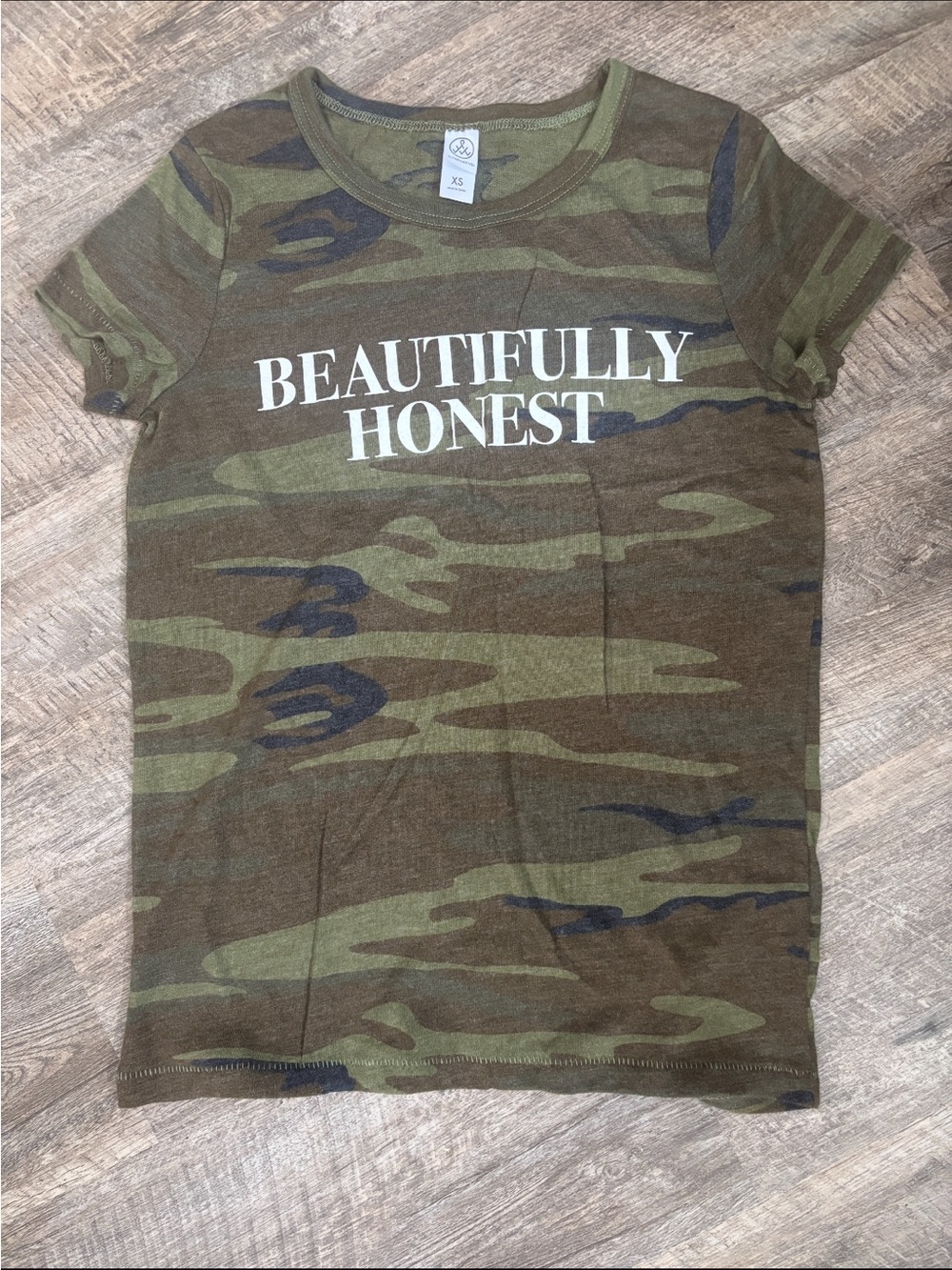 Alternative Camo T-Shirt with ‘Beautifully Honest' Print - New no tags - Size XS